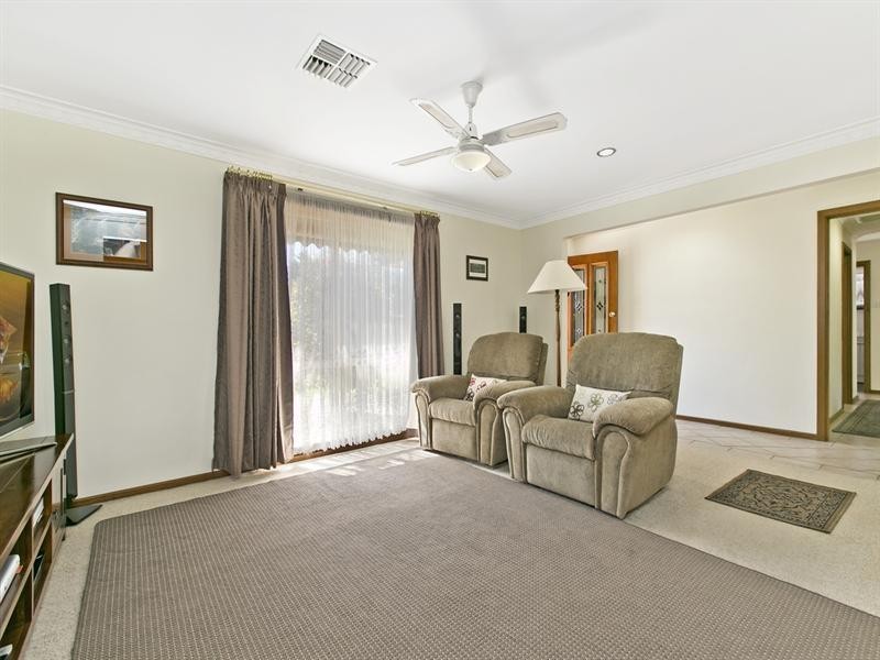 36 Eyre Crescent, Valley View SA 5093