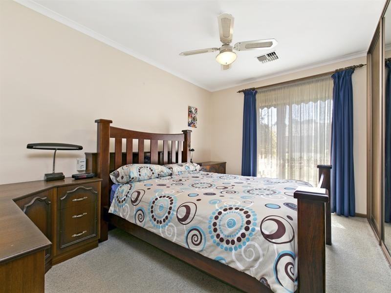 36 Eyre Crescent, Valley View SA 5093