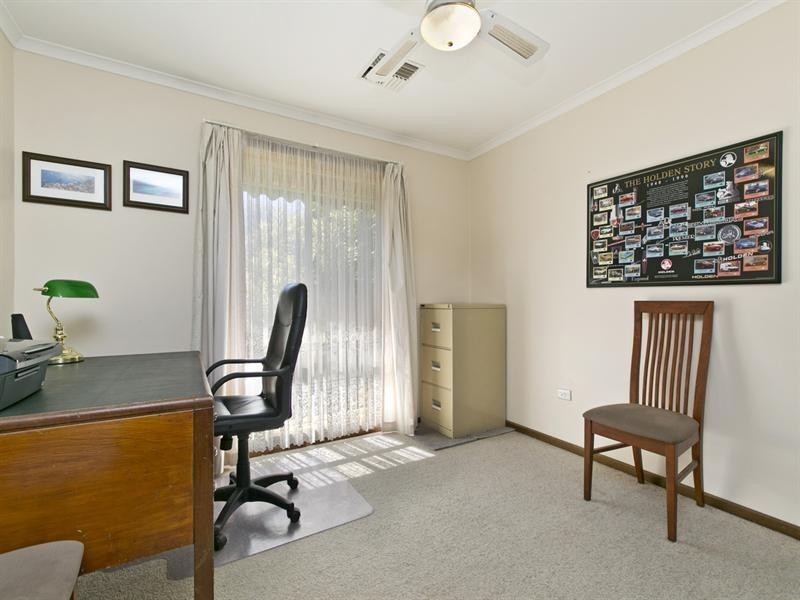36 Eyre Crescent, Valley View SA 5093
