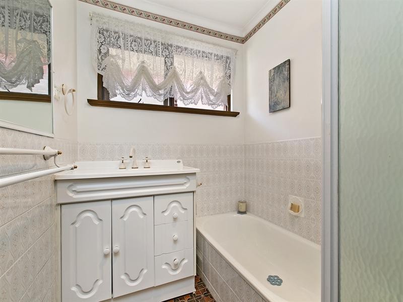 36 Eyre Crescent, Valley View SA 5093