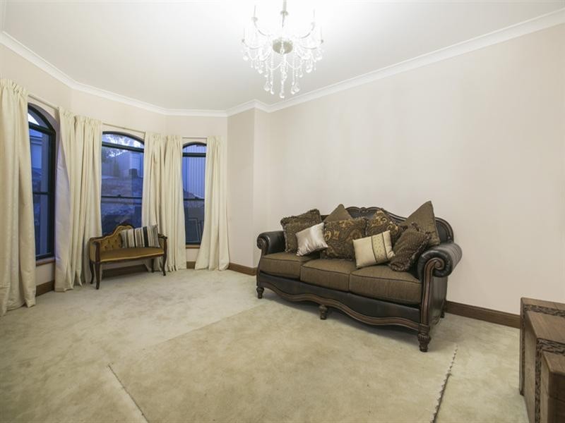 8 Huntingdale Court, Greenwith SA 5125