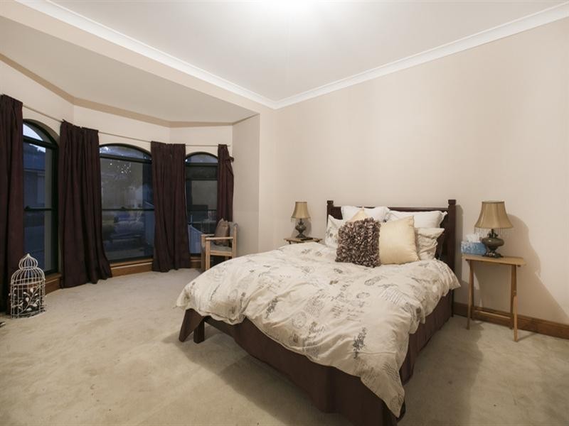 8 Huntingdale Court, Greenwith SA 5125