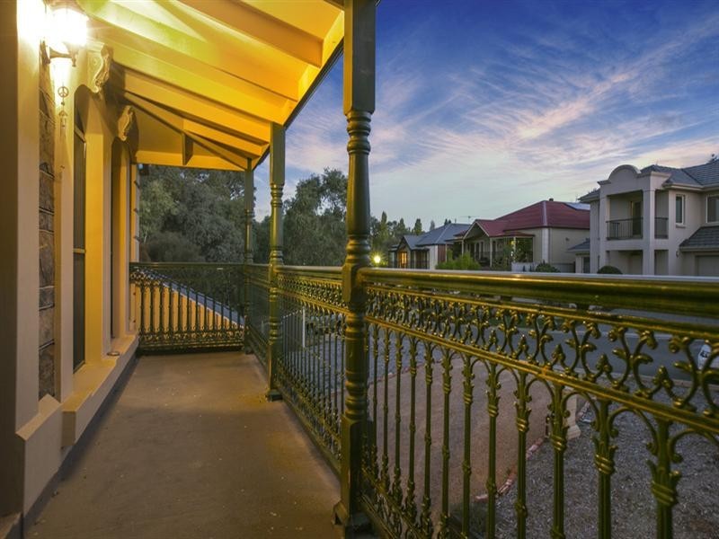 8 Huntingdale Court, Greenwith SA 5125