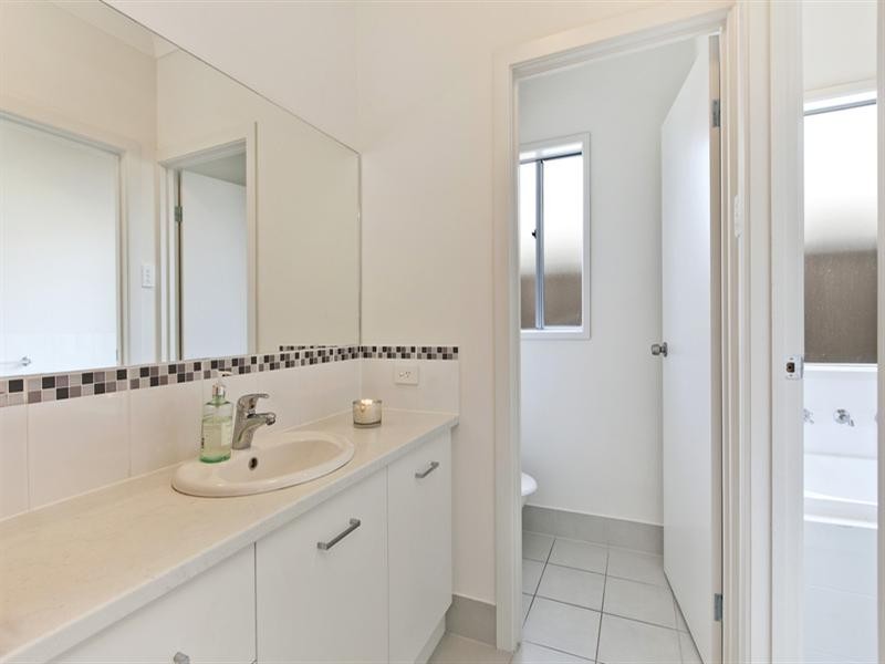 1a Dumfries Avenue, Northfield SA 5085