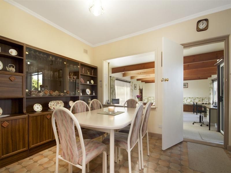 8 O’Loughlin Road, Valley View SA 5093