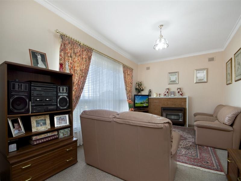 8 O’Loughlin Road, Valley View SA 5093