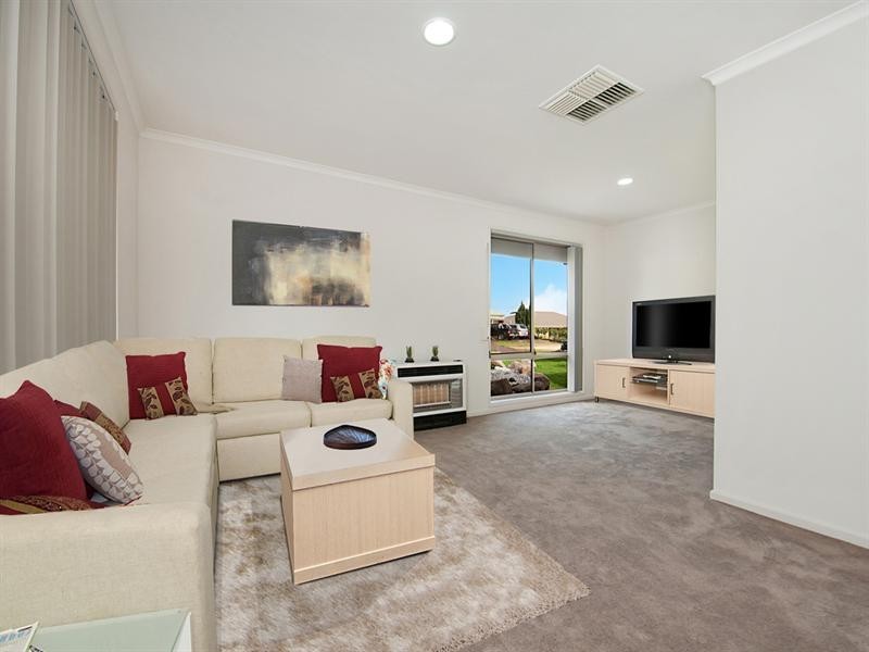 30 Hedgerow Drive, Gulfview Heights SA 5096