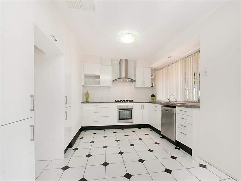 30 Hedgerow Drive, Gulfview Heights SA 5096