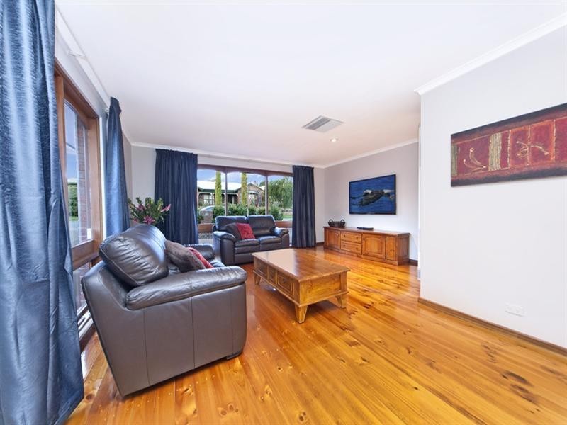 4 Pangari Drive, Fairview Park SA 5126