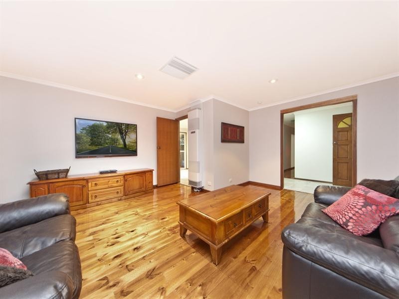 4 Pangari Drive, Fairview Park SA 5126