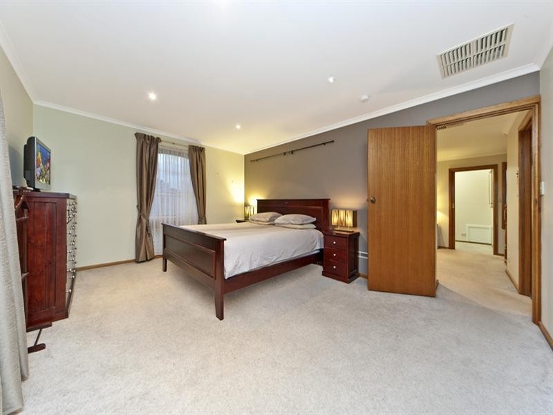 4 Pangari Drive, Fairview Park SA 5126