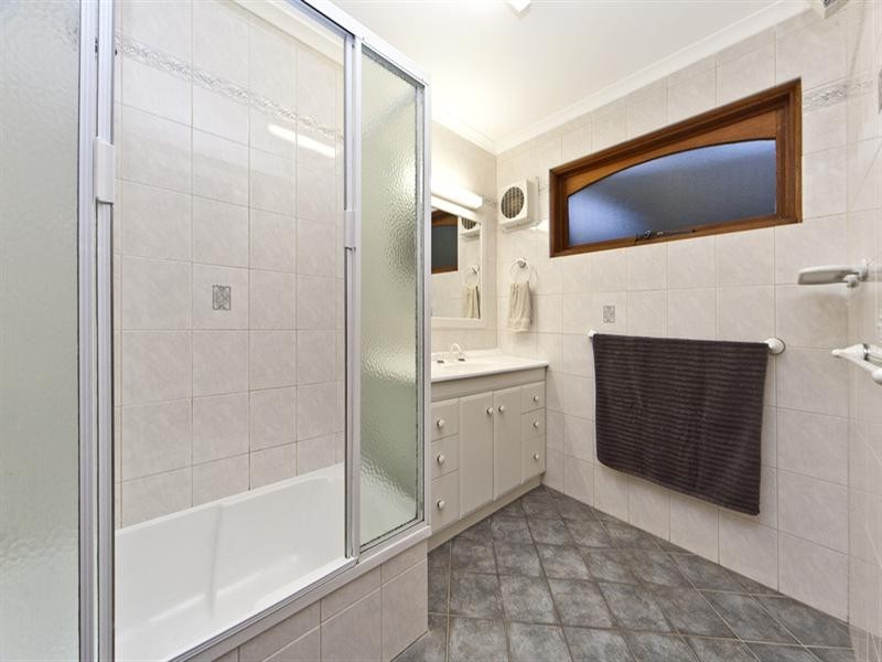 4 Pangari Drive, Fairview Park SA 5126