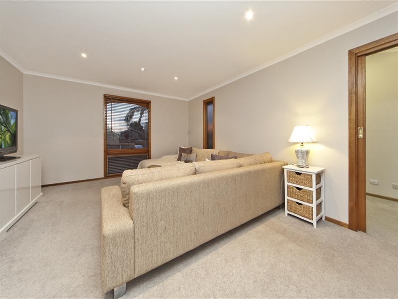 4 Pangari Drive, Fairview Park SA 5126