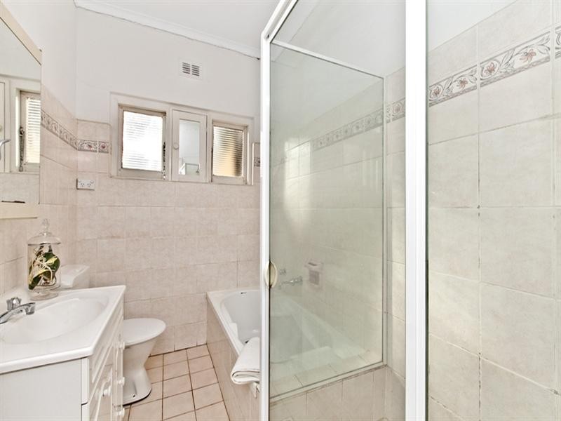 12 Walton Avenue, Clearview SA 5085