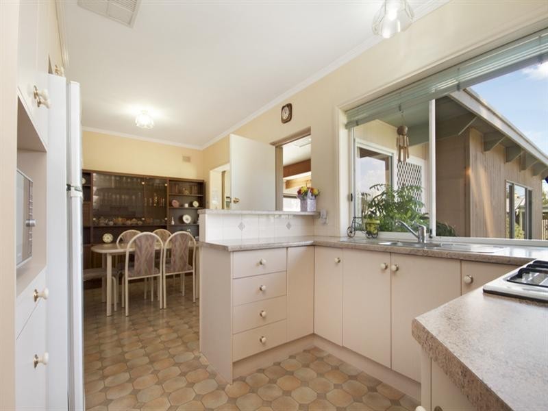 8 O’Loughlin Road, Valley View SA 5093