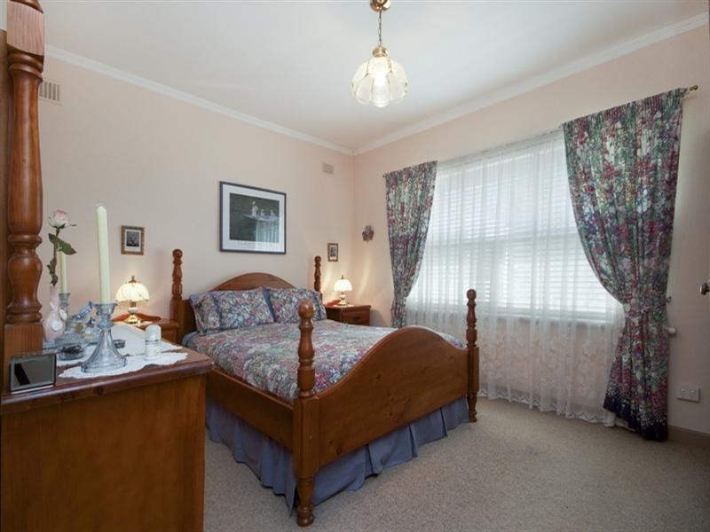 8 O’Loughlin Road, Valley View SA 5093