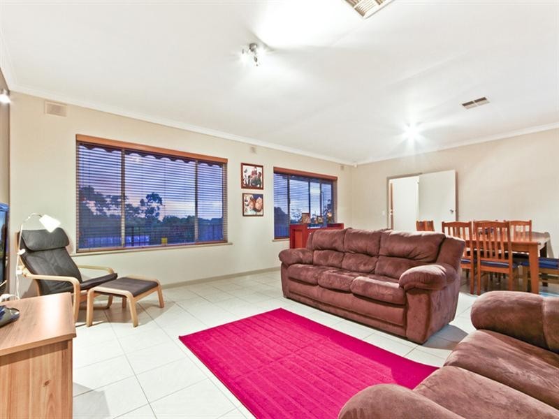 10 Klopper Street, Redwood Park SA 5097