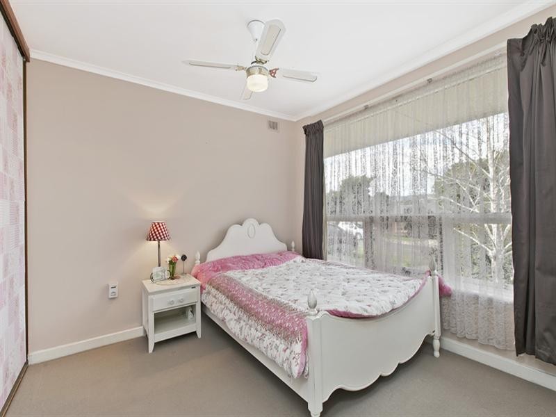 38 Knightsbridge Avenue, Valley View SA 5093