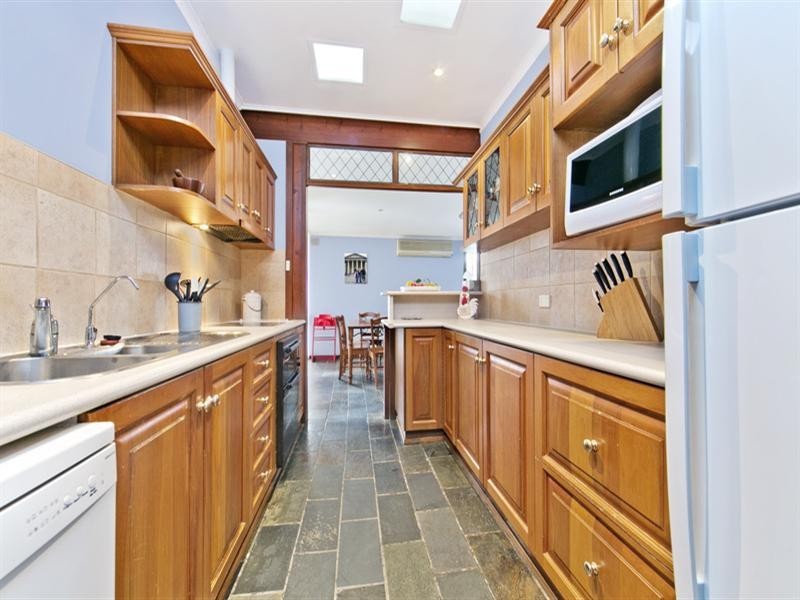 8 Anthony Road, Para Vista SA 5093