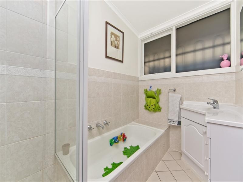 8 Anthony Road, Para Vista SA 5093