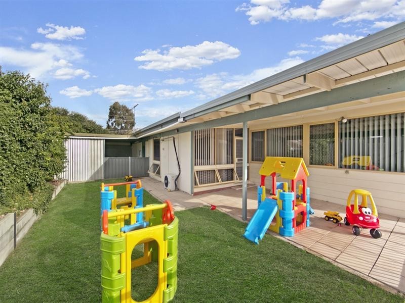 8 Anthony Road, Para Vista SA 5093