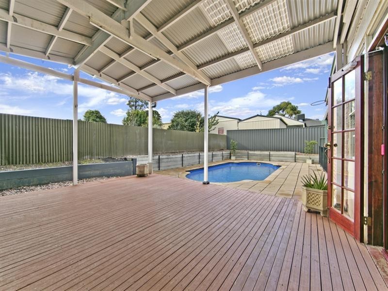8 Anthony Road, Para Vista SA 5093