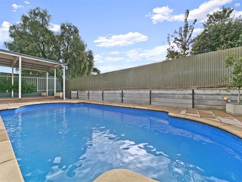 8 Anthony Road, Para Vista SA 5093