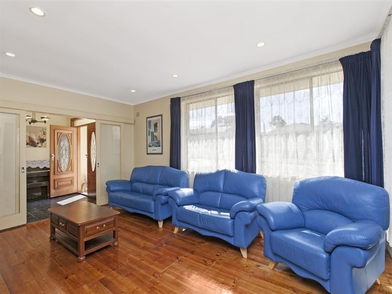 6 St Albans Avenue, Valley View SA 5093