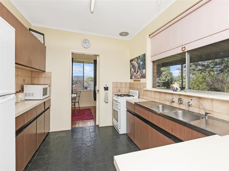 6 St Albans Avenue, Valley View SA 5093