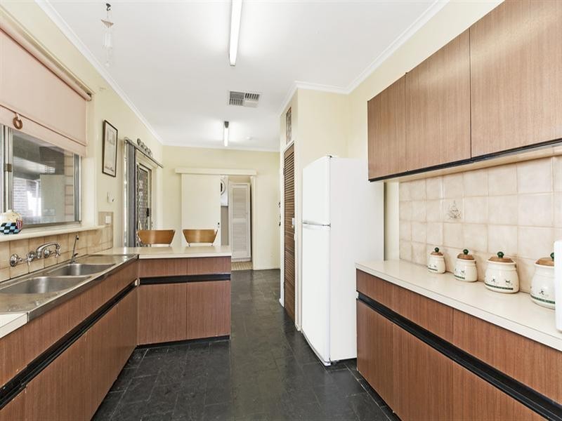 6 St Albans Avenue, Valley View SA 5093
