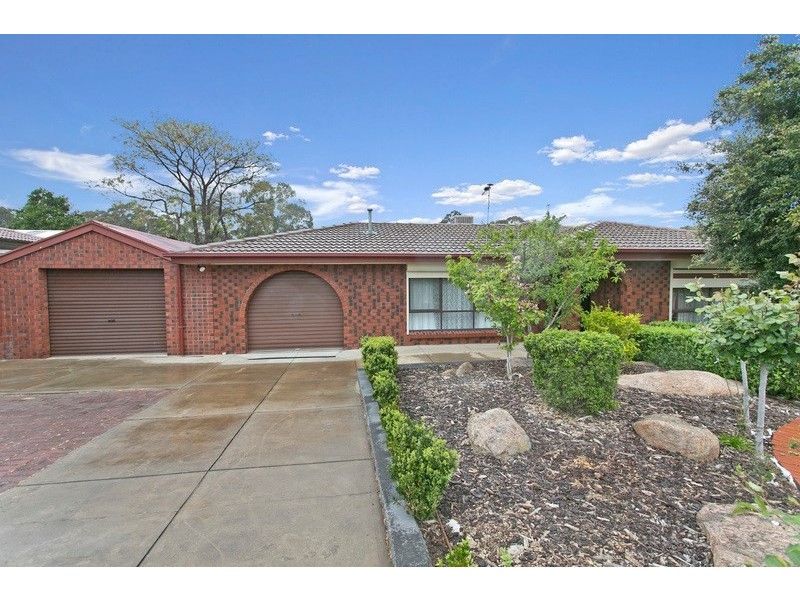 9 Moore Crescent, St Agnes SA 5097