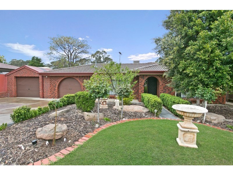 9 Moore Crescent, St Agnes SA 5097