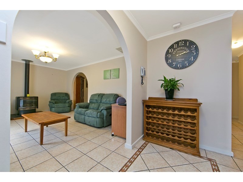 9 Moore Crescent, St Agnes SA 5097