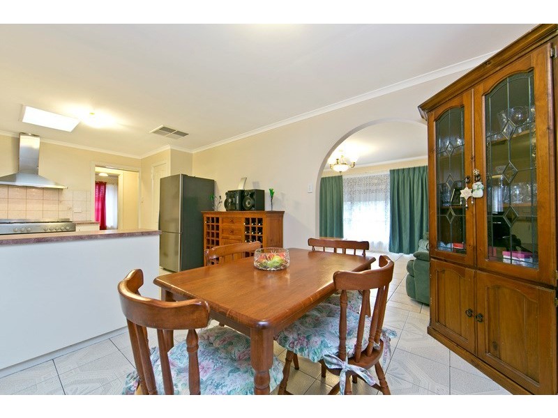 9 Moore Crescent, St Agnes SA 5097