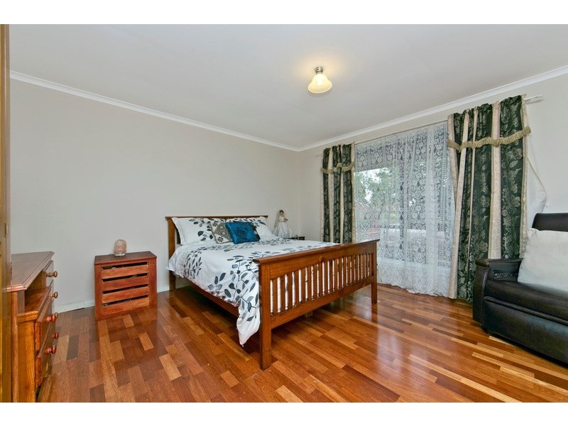 9 Moore Crescent, St Agnes SA 5097