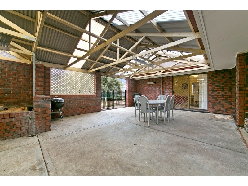 9 Moore Crescent, St Agnes SA 5097