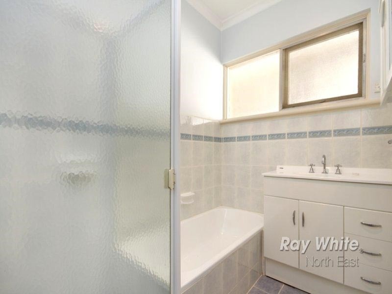 12 Down Drive, Valley View SA 5093