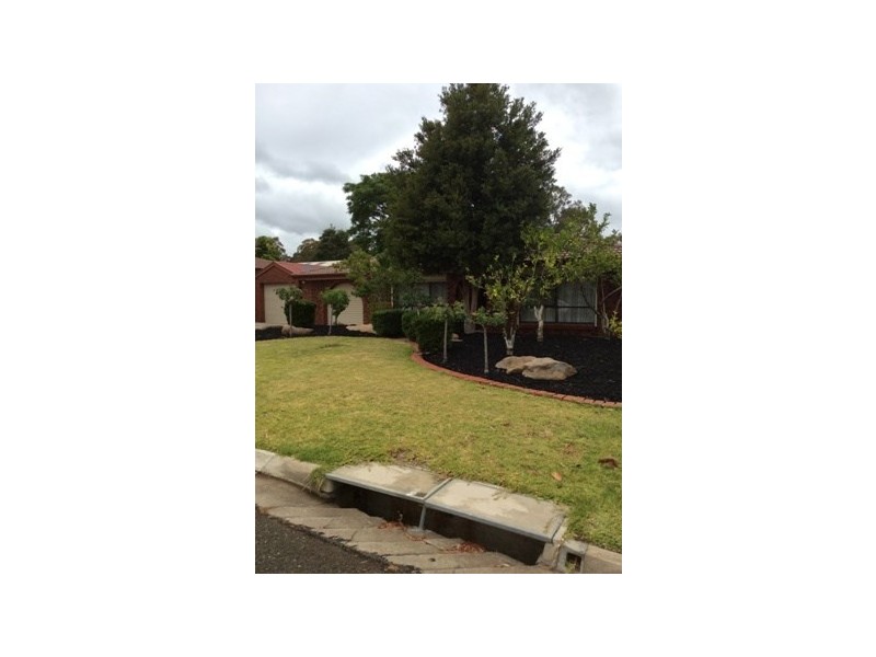 9 Moore Crescent, St Agnes SA 5097