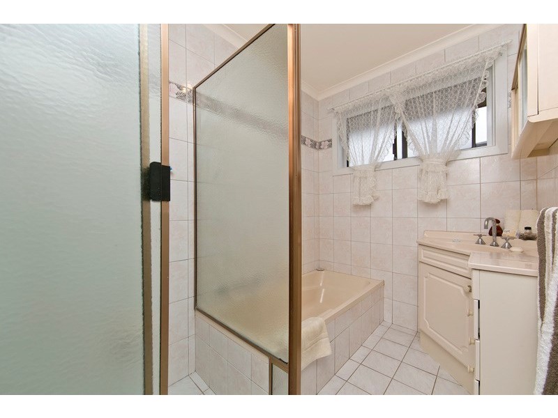 9 Moore Crescent, St Agnes SA 5097