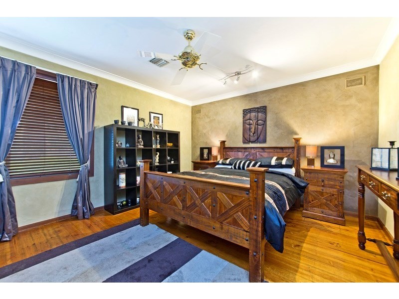 1 Warren Road, Para Vista SA 5093