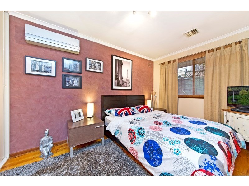 1 Warren Road, Para Vista SA 5093