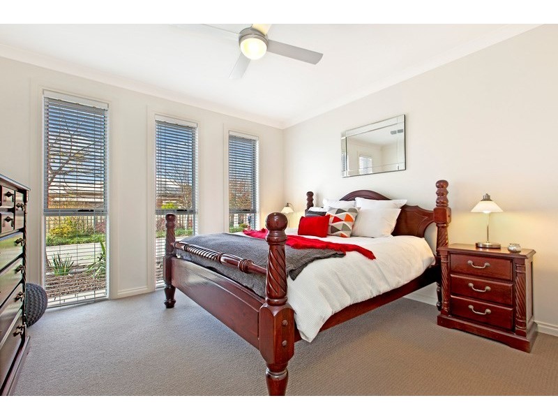 4 Banrock Place, Mawson Lakes SA 5095