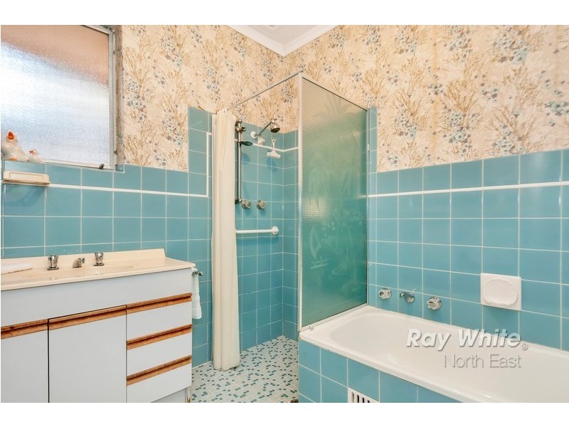 15 Locke Drive, Fairview Park SA 5126