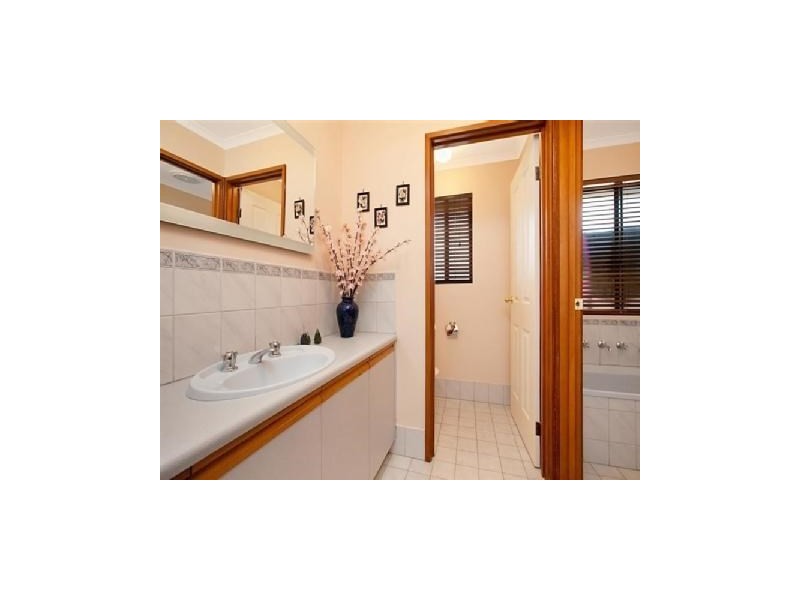 8 Essling Place, Greenwith SA 5125