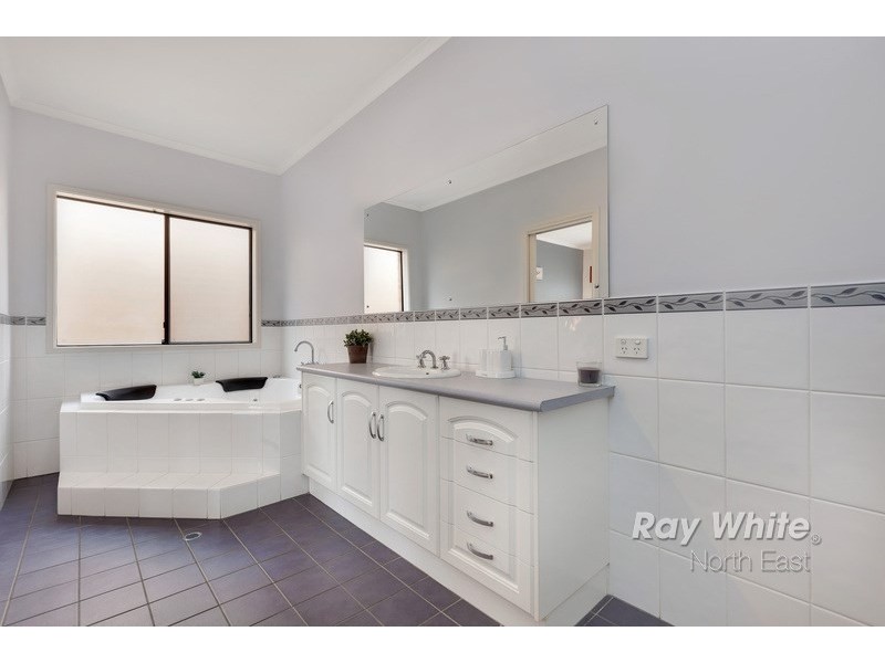 7 Weatherstone Crescent, Mawson Lakes SA 5095