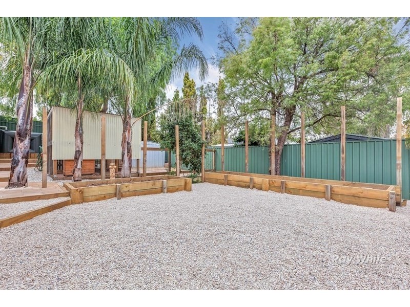 15 Chapman Crescent, Redwood Park SA 5097