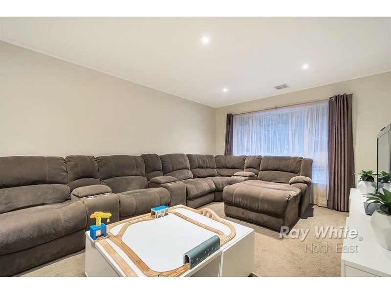 5 Landal Boulevard, Redwood Park SA 5097