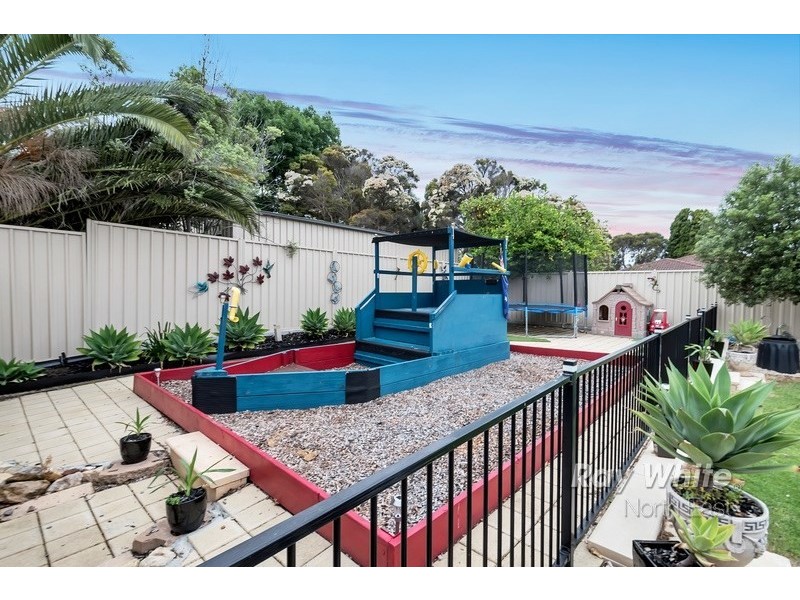 5 Landal Boulevard, Redwood Park SA 5097