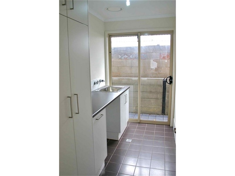 25 Carolan Crescent, Valley View SA 5093