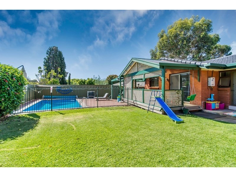 9 Maughan Avenue, Redwood Park SA 5097